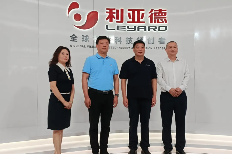 信阳副市长李新伟一行莅临333体育集团南方总部走访调研